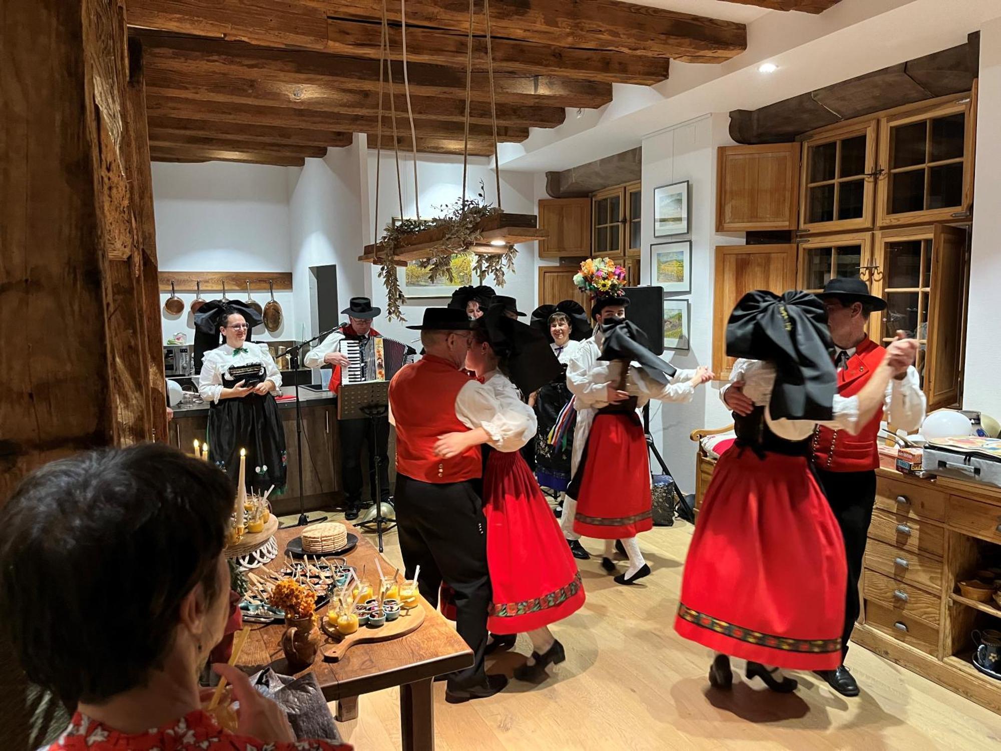 Domaine La Cour Des Nobles - Demeure, Maison Et Appartements Au Coeur De Olenevka Ngoại thất bức ảnh